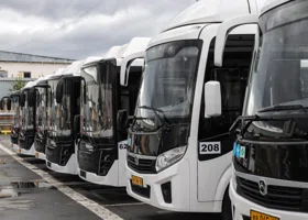 Губернатор Александр Моор ответил на вопрос, когда в село Беркут начнут заезжать автобусы