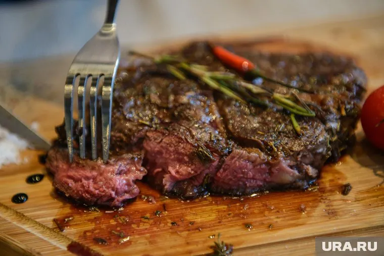 С кровью можно есть только качественную говядину, предупредил Евгений Арзамасцев