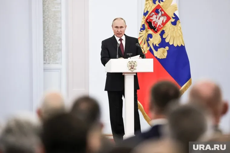 Президент РФ Владимир Путин представил в Кремле лучших из тех, кто пополнит ряды российской армии
