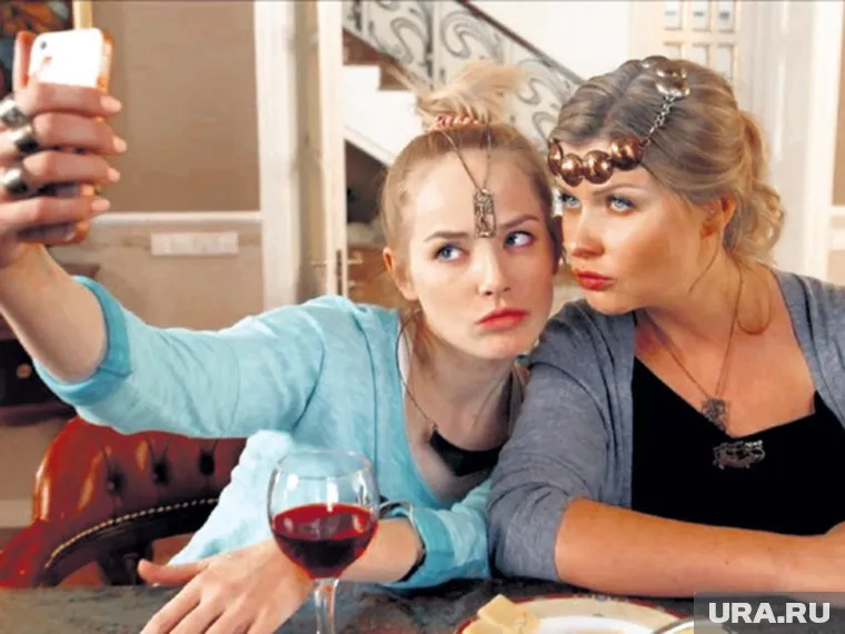 Юлия Колмогорова (справа) полтора года не могла вернуть машину