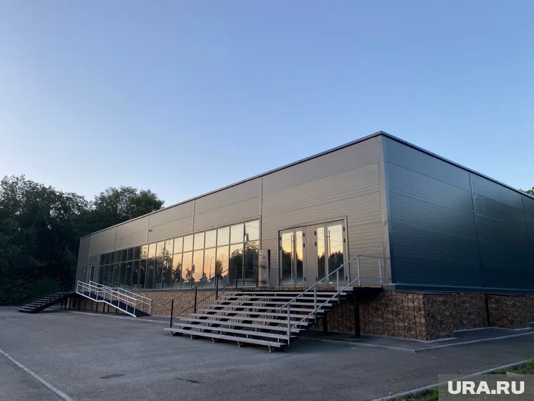 Здание нового кафе в Заозерном начали сдавать в аренду