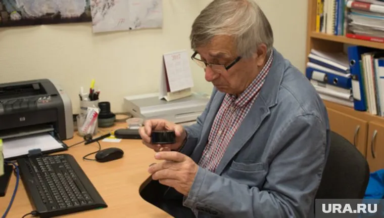 Исследователь Виктор Гороховский изучал метеорит, упавший в Челябинске