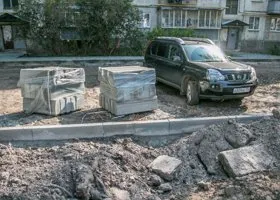 Курганские дворы, включенные в программу благоустройства, тонут в грязи