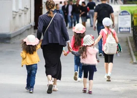 В Госдуме предложили ввести материнскую зарплату многодетным