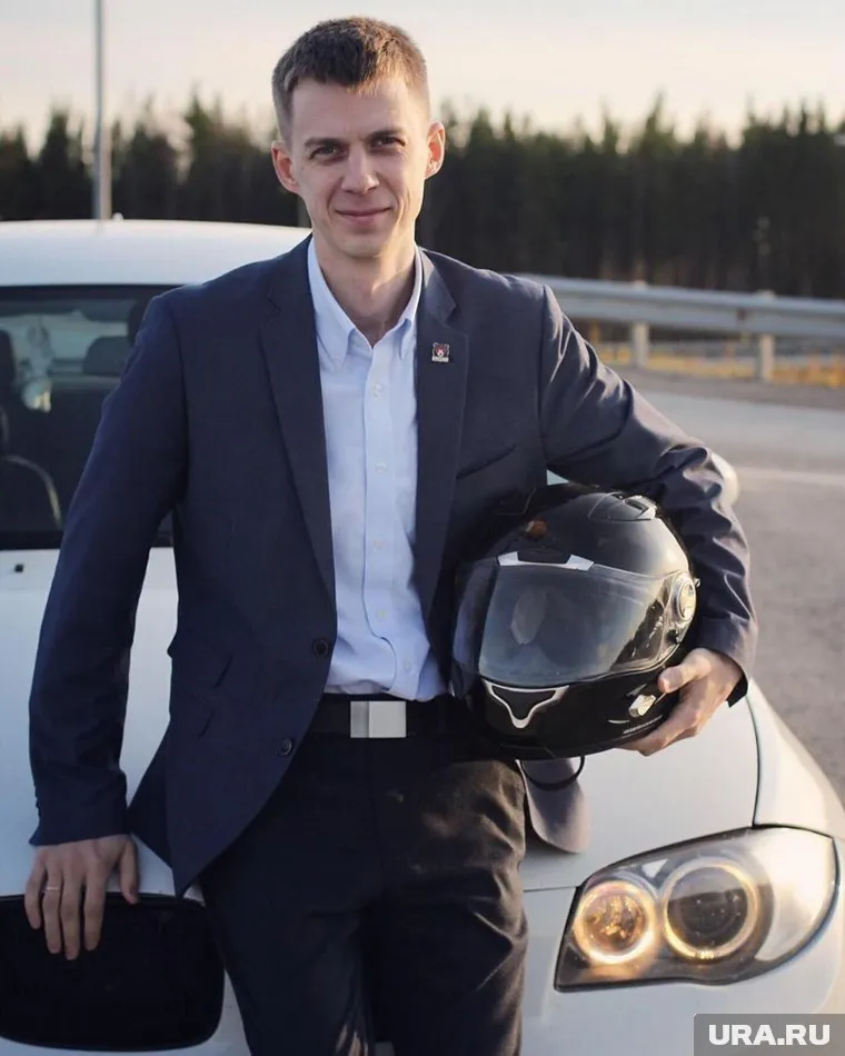 После скандала Егор Сдобников начал использовать гоночную атрибутику в постах в соцсетях