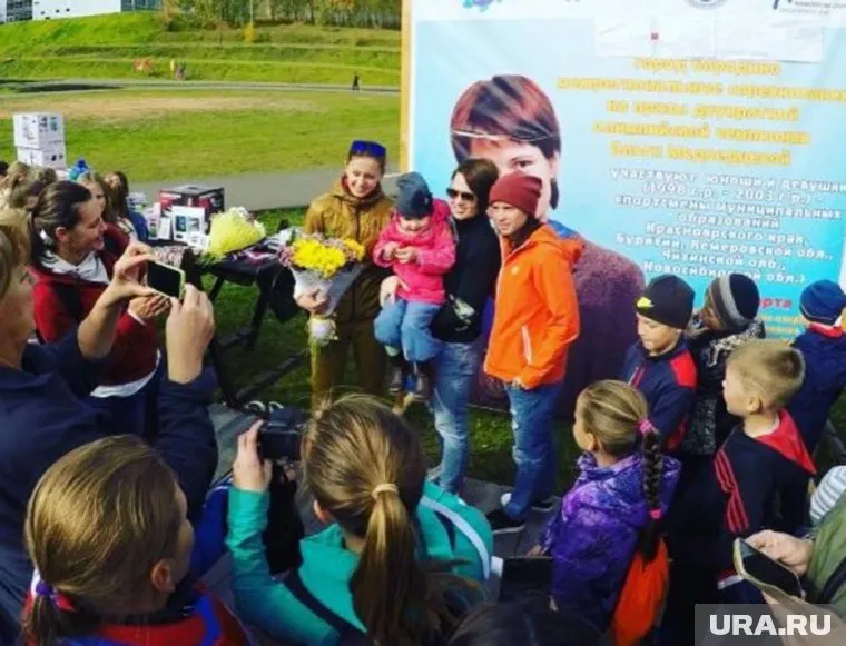 За час до аварии спортсменки активно общались с поклонниками