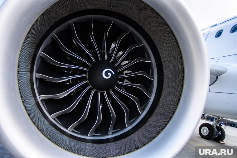 Двигатель отказал во время руления на взлетно-посадочной полосе