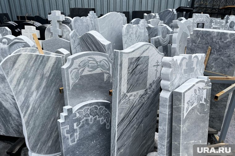 Курганских чиновников через суд заставят создать похоронную службу