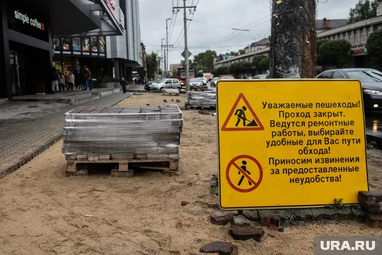 В Екатеринбурге хотят переложить асфальт и обустроить тротуары на улице Луначарского