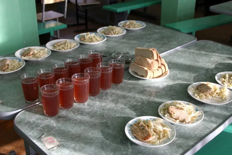 Питание в школах Курган, хлеб, компот, питание в школе, горячее блюдо, школьный обед