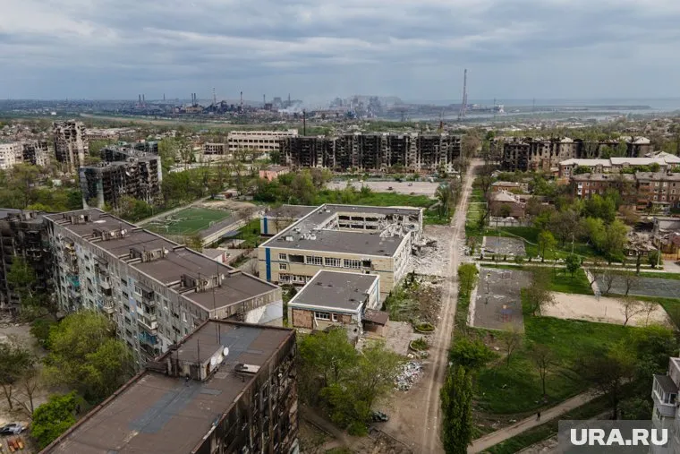По словам местных жителей, ВСУ специально размещали военную технику рядом с жилыми домами