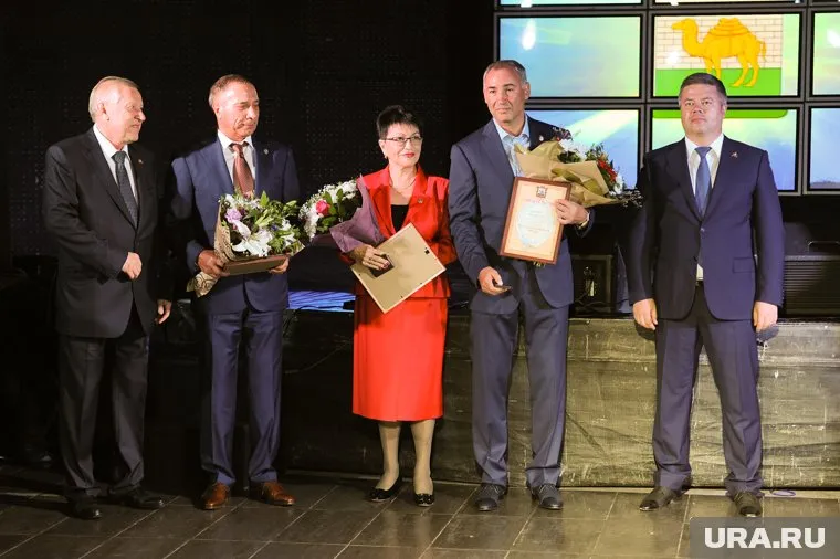 Новый вариант поправок подогнали под Александра Аристова (второй слева), Розу Орлову и Бориса Видгофа (второй справа)