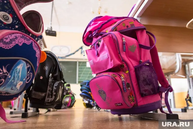 Электрометаллурги подарили ранцы и необходимую канцелярию почти 300 первоклассникам (фото из архива)