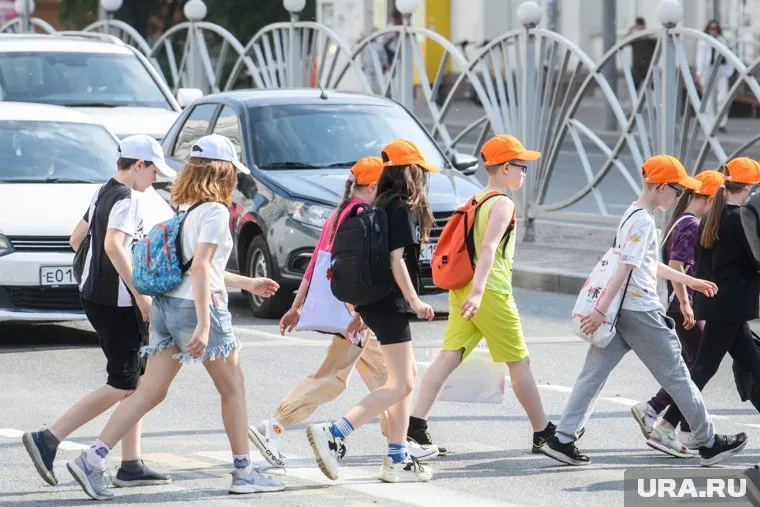 На матерей-героинь распространят льготы Героев Труда