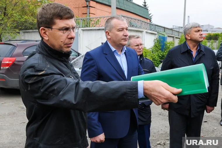 В минстрое Челябинской области Иван Белавкин (слева) отвечал за вопросы ЖКХ и коммунальной инфраструктуры