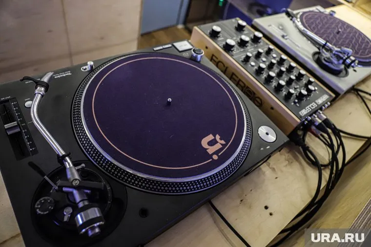 В альбом вошло девять треков