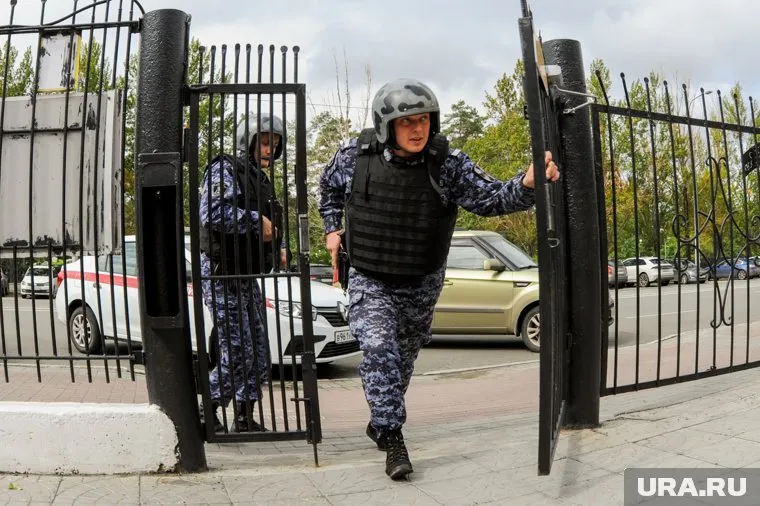 Росгвардейцы и полицейские появятся в каждом учебном заведении