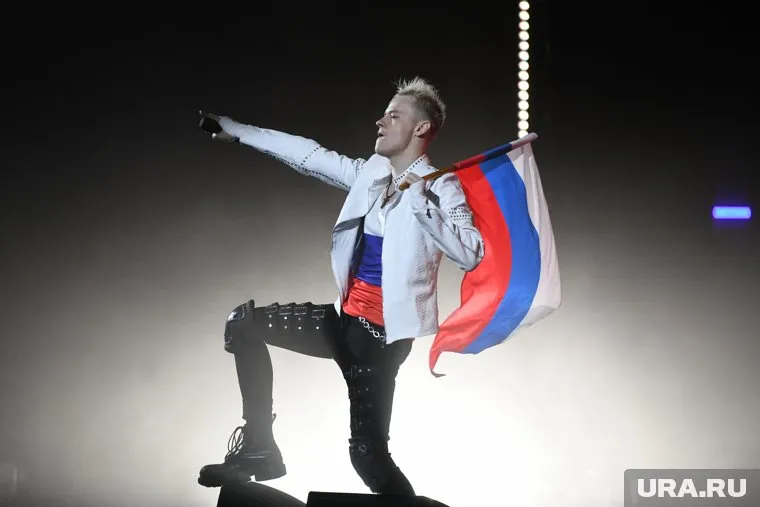 Весь зал поддерживал Shaman’a во время песен