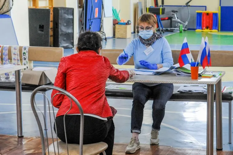 Избирательный участок по голосованию по поправкам в Конституции. Челябинск