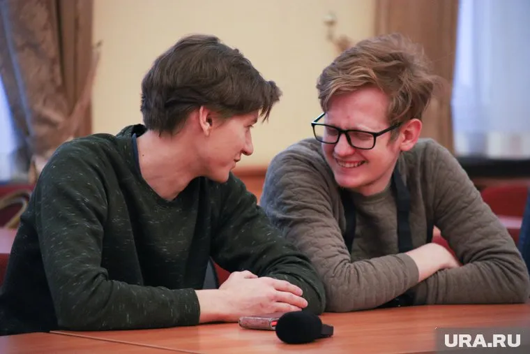 Оппозиционер Алексей Шварц (слева) трижды не являлся на судебное заседание (архивное фото)