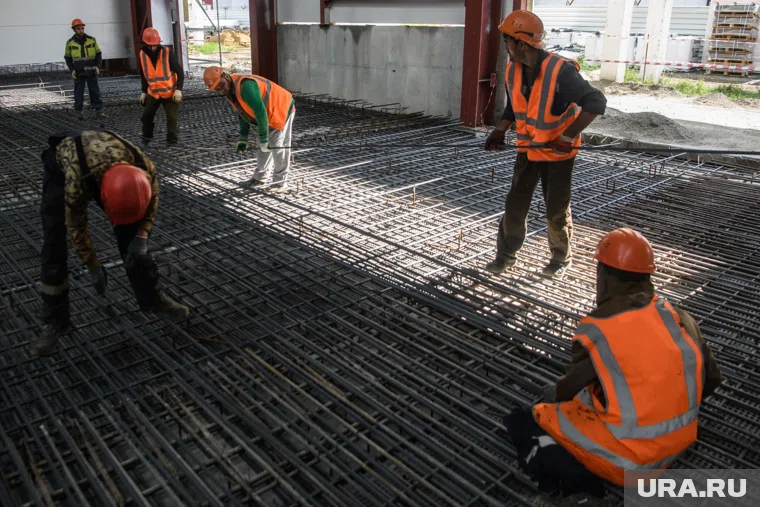 Больше всего иностранцев требуется в строительстве