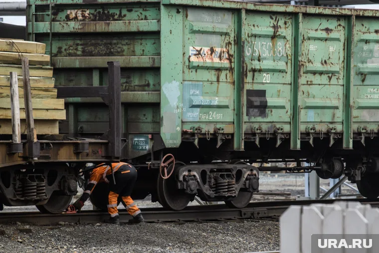 Вагоны перевернулись вдоль улицы Мраморной (архивное фото) 