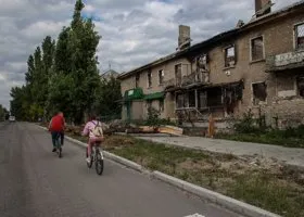 Власти ЛНР готовы вывозить детей из прифронтовых городов
