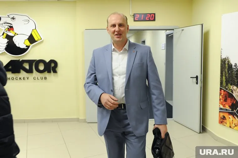 В гражданском генерал-лейтенант Савченко ходит с момента ликвидации Госнаркоконтроля