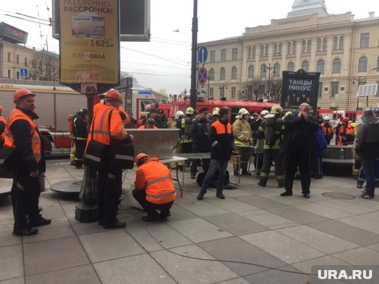 Возле метро до сих пор работают силовики