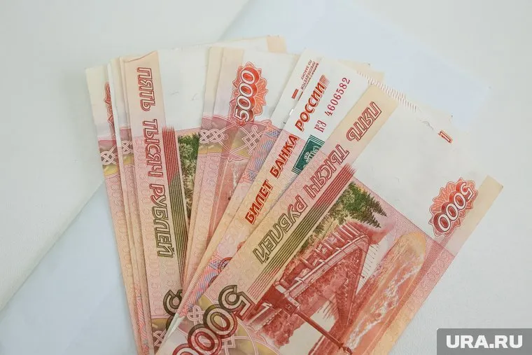 Деньги с женщин взыскивали судебные приставы