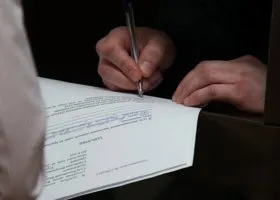 Тюменские татары бросились в погоню за изъятым незаконно установленным памятником жене хана Кучума