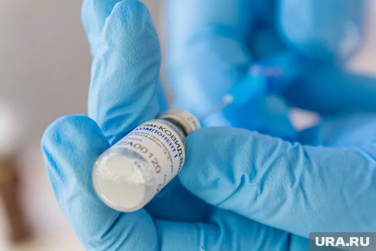 В будущем может понадобиться вакцинировать от коронавируса даже тех, у кого есть антитела после болезни