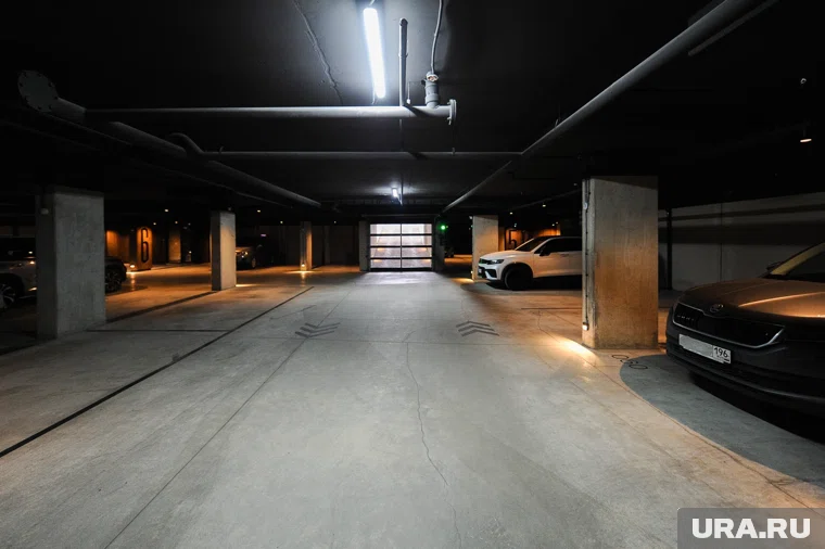 Поземный паркинг ЖК затопило водой из канализации