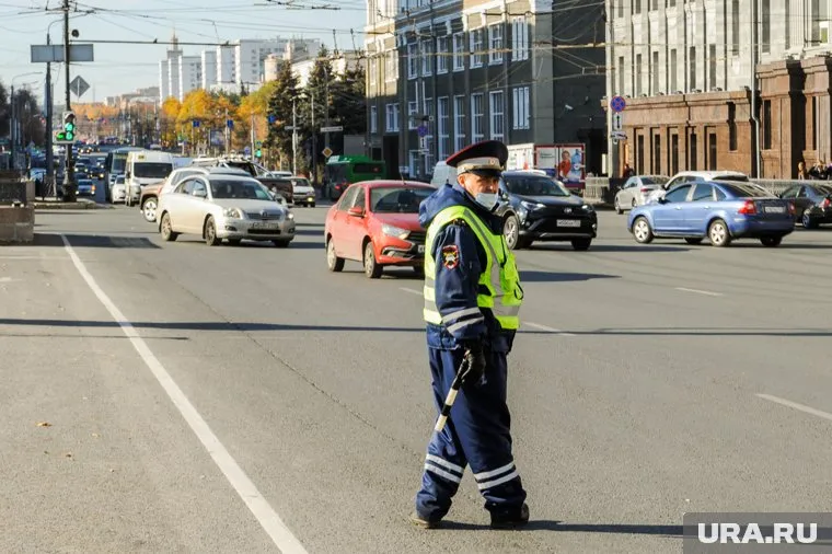 На месте работают сотрудники ДПС
