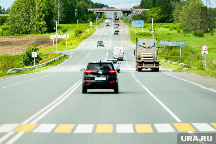 Из-за жары участки трасс М-5, А-310 и Р-254 перекрыли для большегрузов