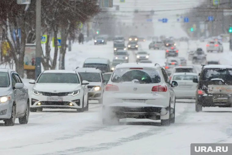 Семья застряла в пробке на трассе без еды и бензина