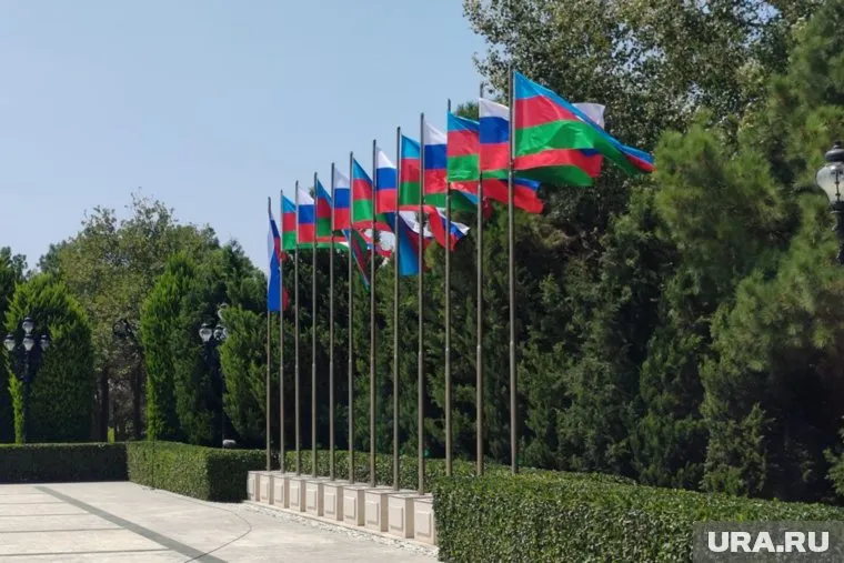 Два российских журналиста остаются под арестом в Баку