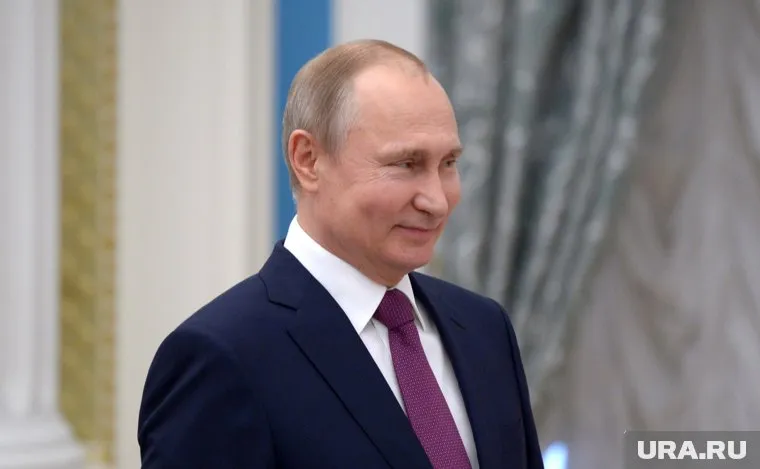 Владимир Путин поручил проработать вопрос сокращения контрольных работ в общеобразовательных организациях