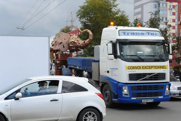 Слон. Челябинск., скульптура, слон