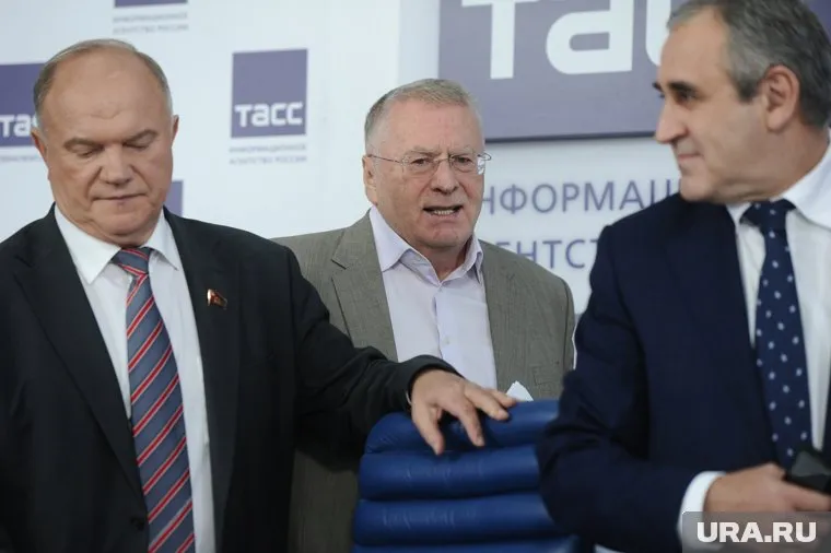 Геннадий Зюганов и Владимир Жириновский хотят, чтобы Госдума и дальше формировалась по системе «50/50»