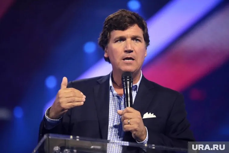 Республиканец Макконнелл обвинил журналиста Карлсона в задержке помощи США Украине