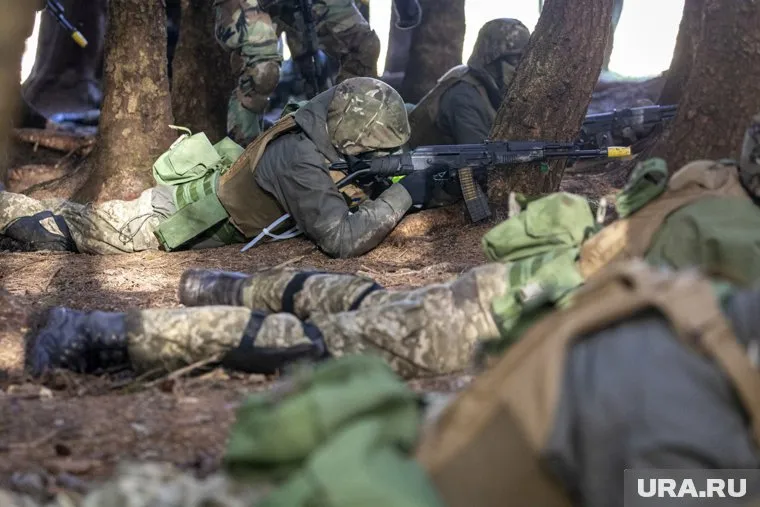 У Украины закончатся боеприпасы к лету этого года, уточнил Скотт Риттер