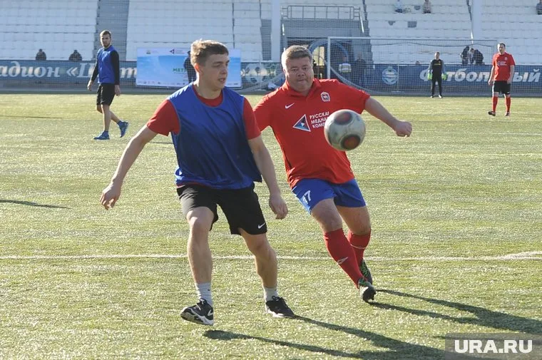 Заместитель губернатора Станислав Мошаров атакует ворота "Трактора"