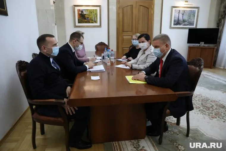 Губернатор Вадим Шумков и уральский энергетик Алексей Бобров обсудили совместную работу