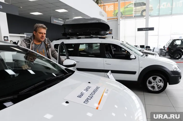 Российским чиновникам следует использовать отечественные машины, считают в Госдуме