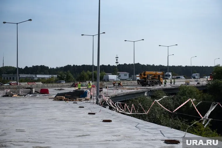 Неделю назад подрядчик обещал мэру открыть две полосы движения к 1 сентября на Луганской