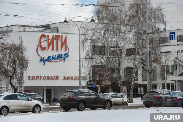 Неизвестные якобы сообщили о минировании в ТЦ