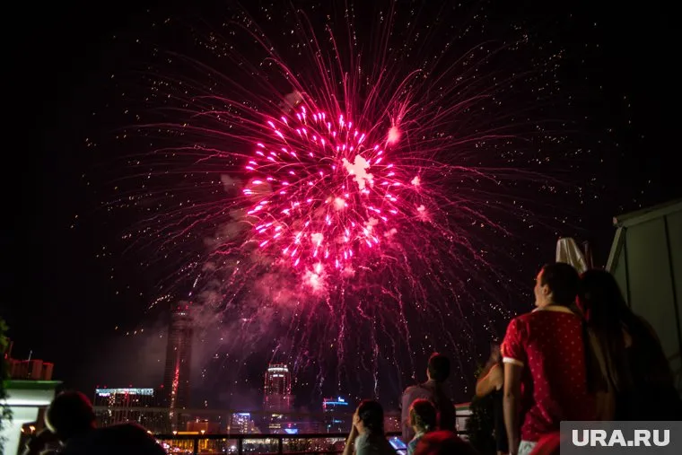 Фейерверк начал взрываться в самый неподходящий момент