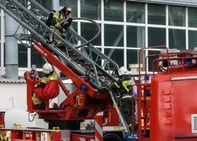 «Горит 3500 квадратных метров»: что известно о пожаре на складе в Екатеринбурге