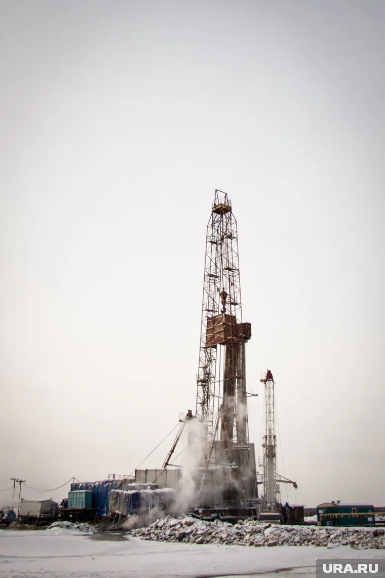 Бурение на месторождении «РуссНефти» в ХМАО в 2023 году отложили из-за кризиса на топливном рынке